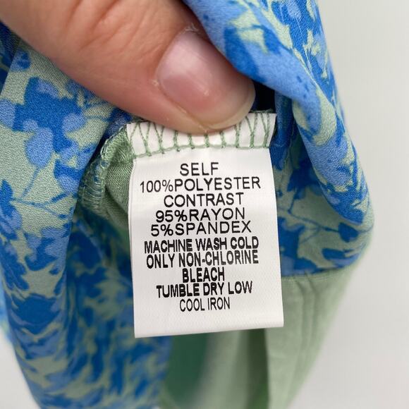 Papermoon Floral V-Neck Sleeveless Blouse Size Medium Petite - Picture 4 of 8